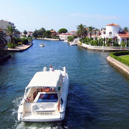 Holiday Home Requesens Canal エンプリアブラバ エクステリア 写真