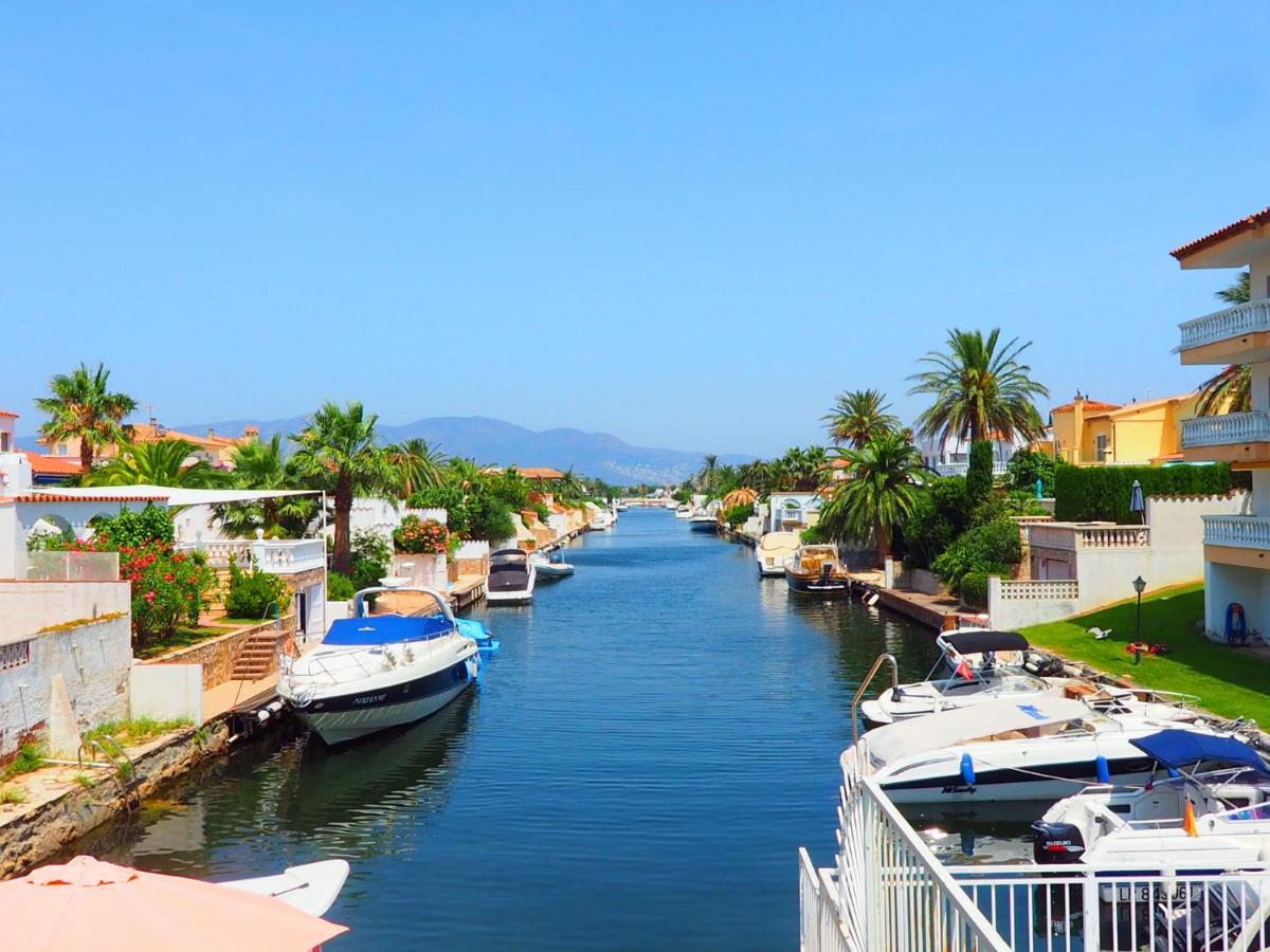 Holiday Home Requesens Canal エンプリアブラバ エクステリア 写真
