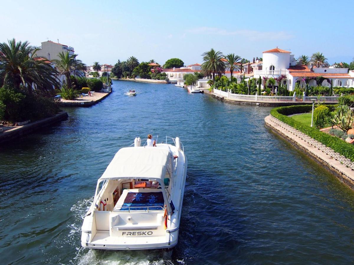 Holiday Home Requesens Canal エンプリアブラバ エクステリア 写真
