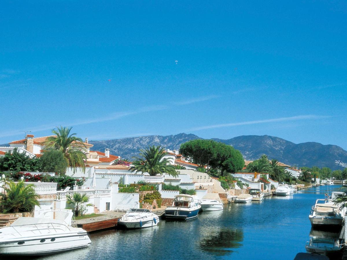 Holiday Home Requesens Canal エンプリアブラバ エクステリア 写真