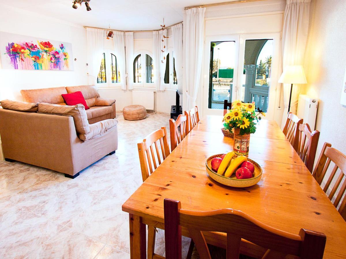 Holiday Home Requesens Canal エンプリアブラバ エクステリア 写真